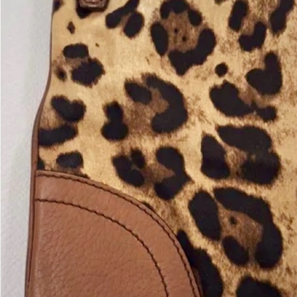 Dolce & Gabbana animalier
Collection messenger bag - Picture 9 of 16